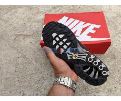 Nike Air Max Plus TN Mini Swoosh Black Metallic Silver - Fotografija 5/5