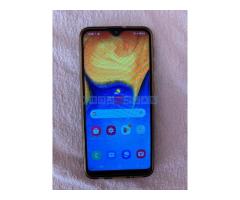 Samsung Galaxy A20e i punjac + besplatan Samsung telefon