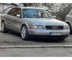 Audi S8 manuelni