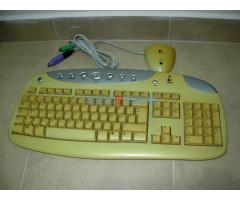 Prodajem povoljno Logitech bežicnu tastaturu - Fotografija 1/2