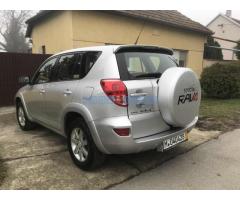 Prodajem Toyotu RAV4 2.2 D-4D, godište 2008. Automobil je u